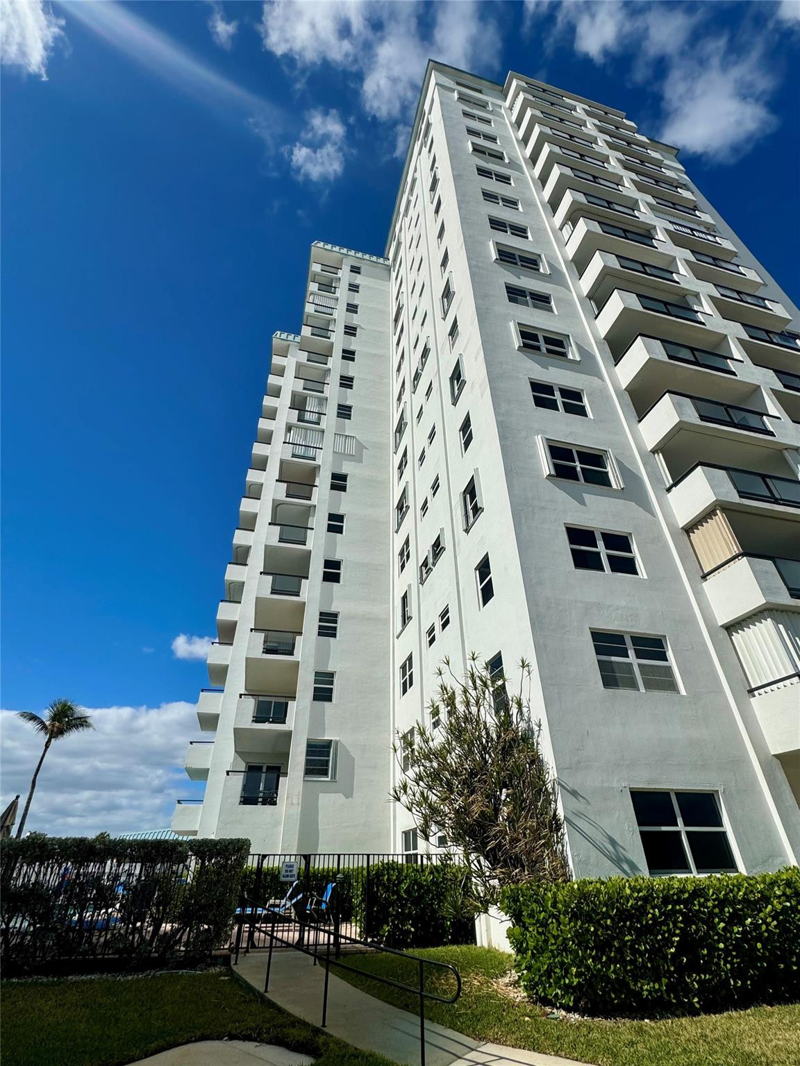 1500 S Ocean Boulevard 1006, Lauderdale-By-The-Sea Unit: 1006