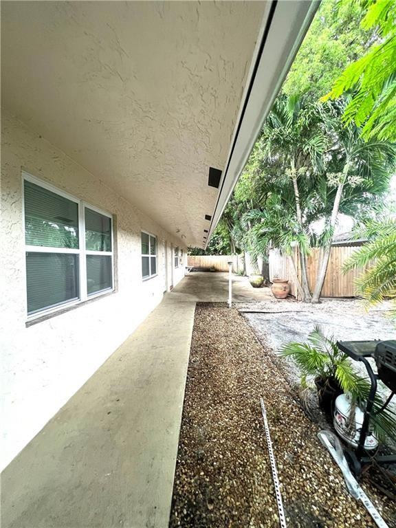 810 SE 18th Street 6