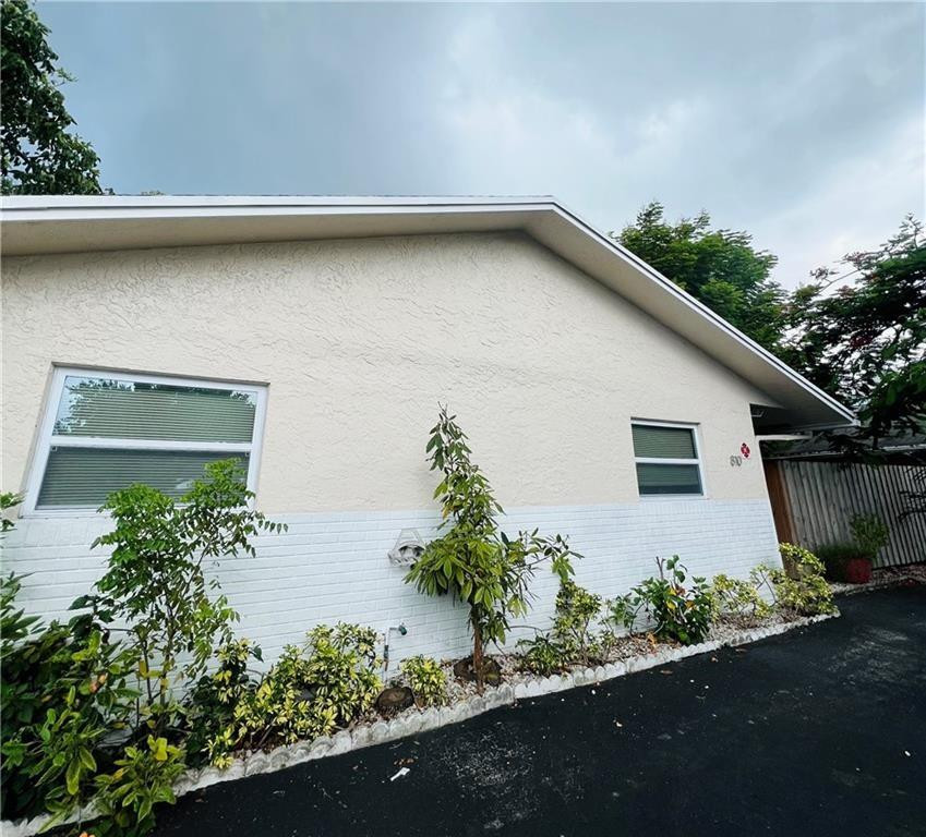 810 SE 18th Street 6