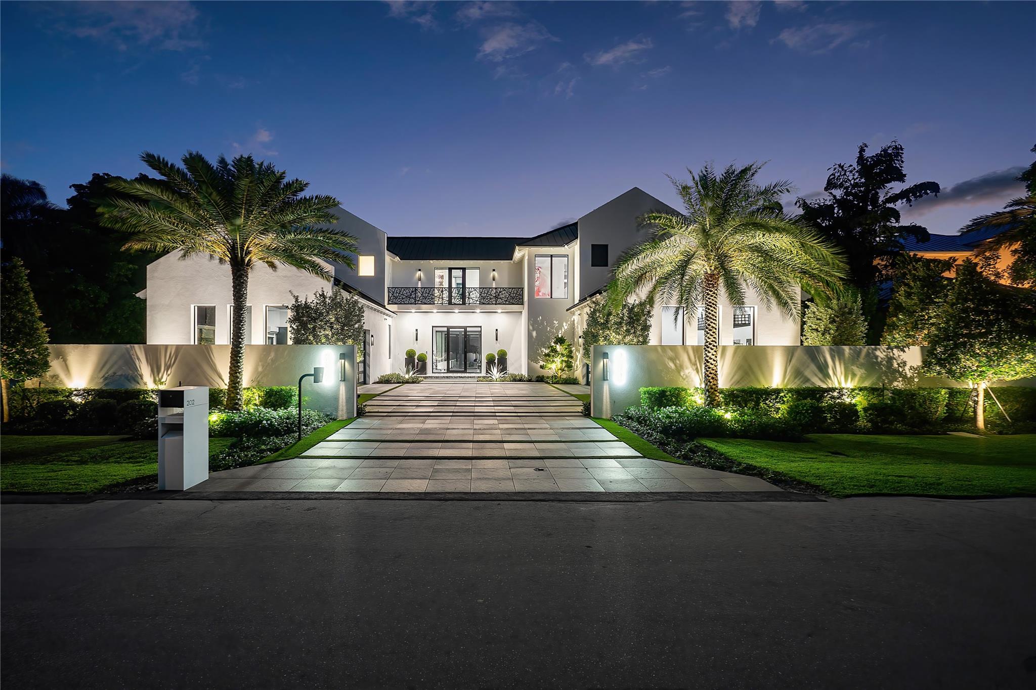 202 NW 7th St