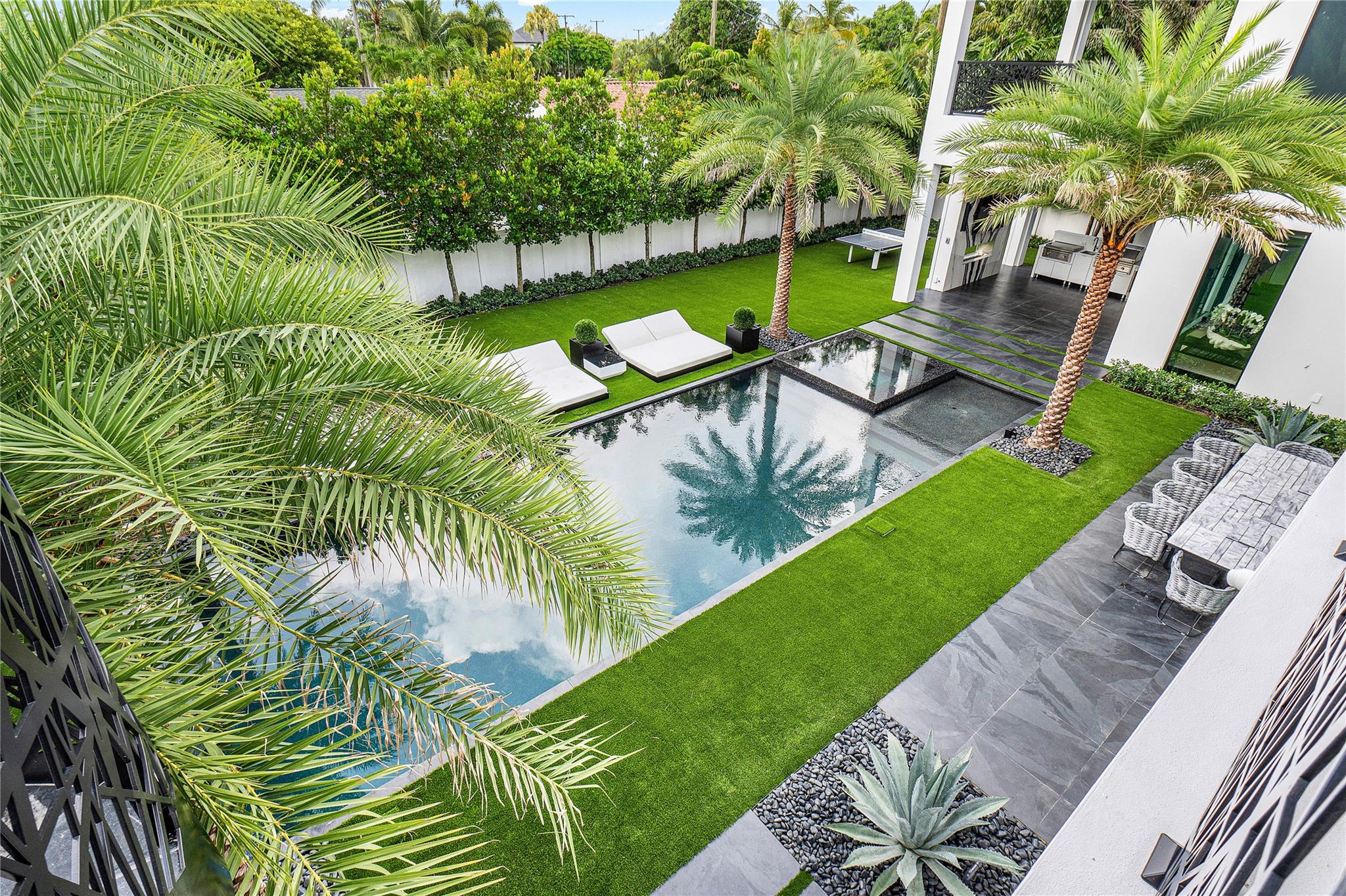 202 NW 7th St