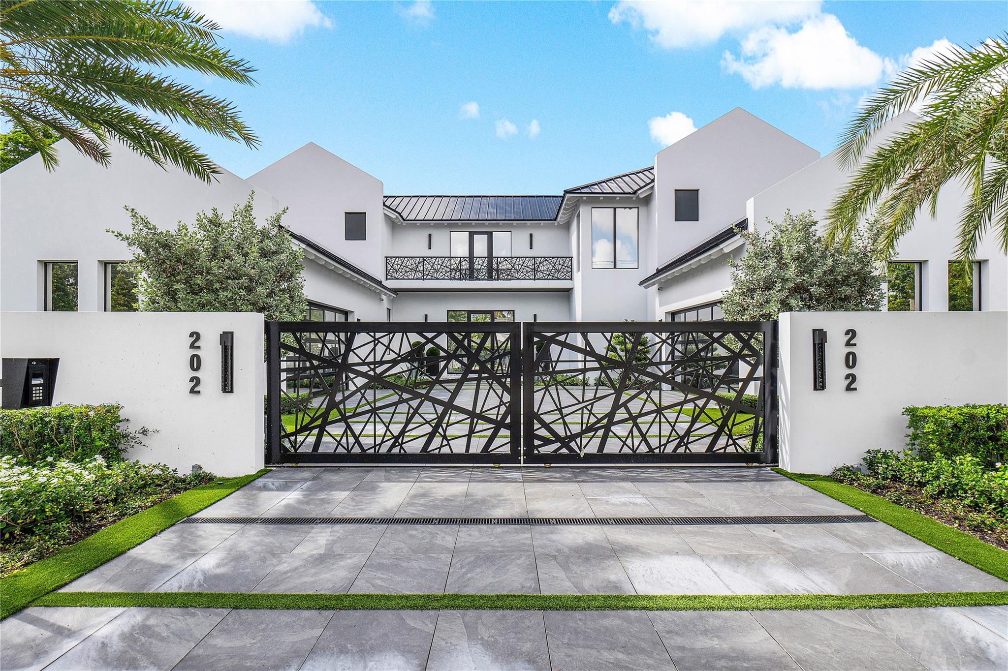 202 NW 7th St