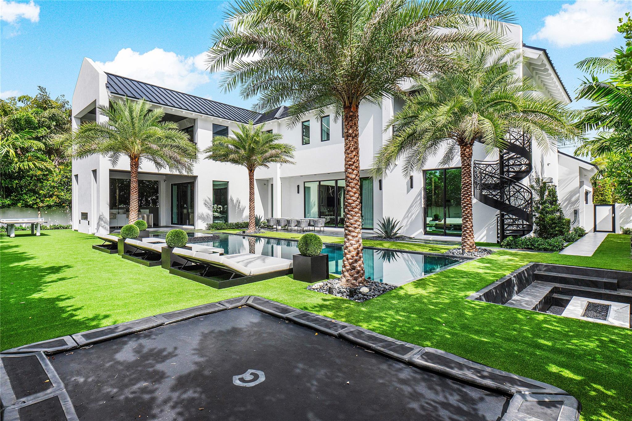 202 NW 7th St