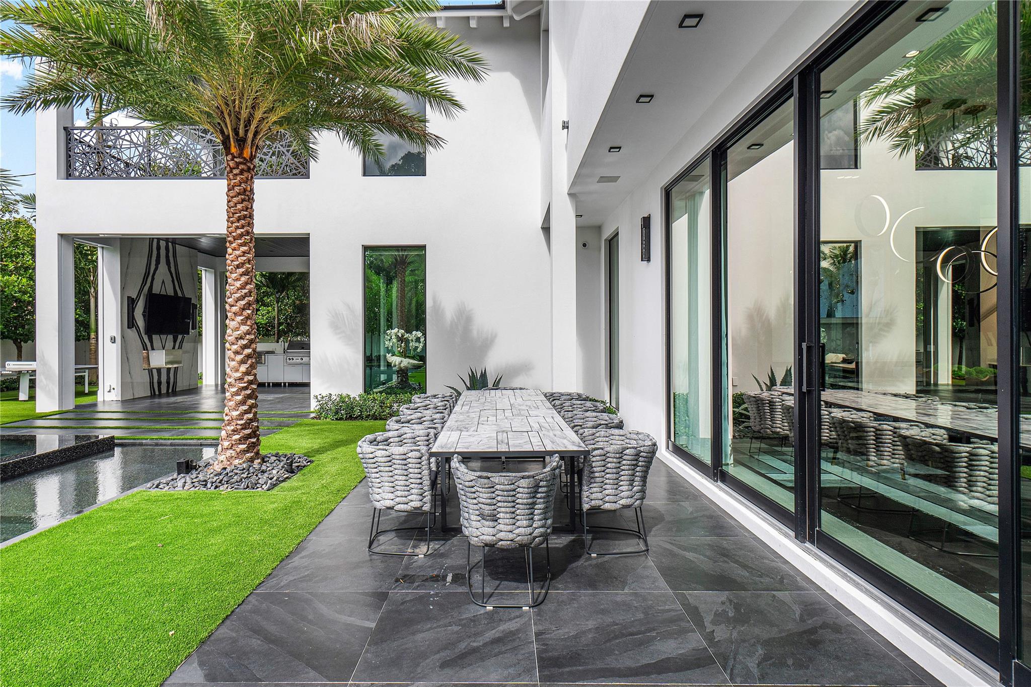 202 NW 7th St