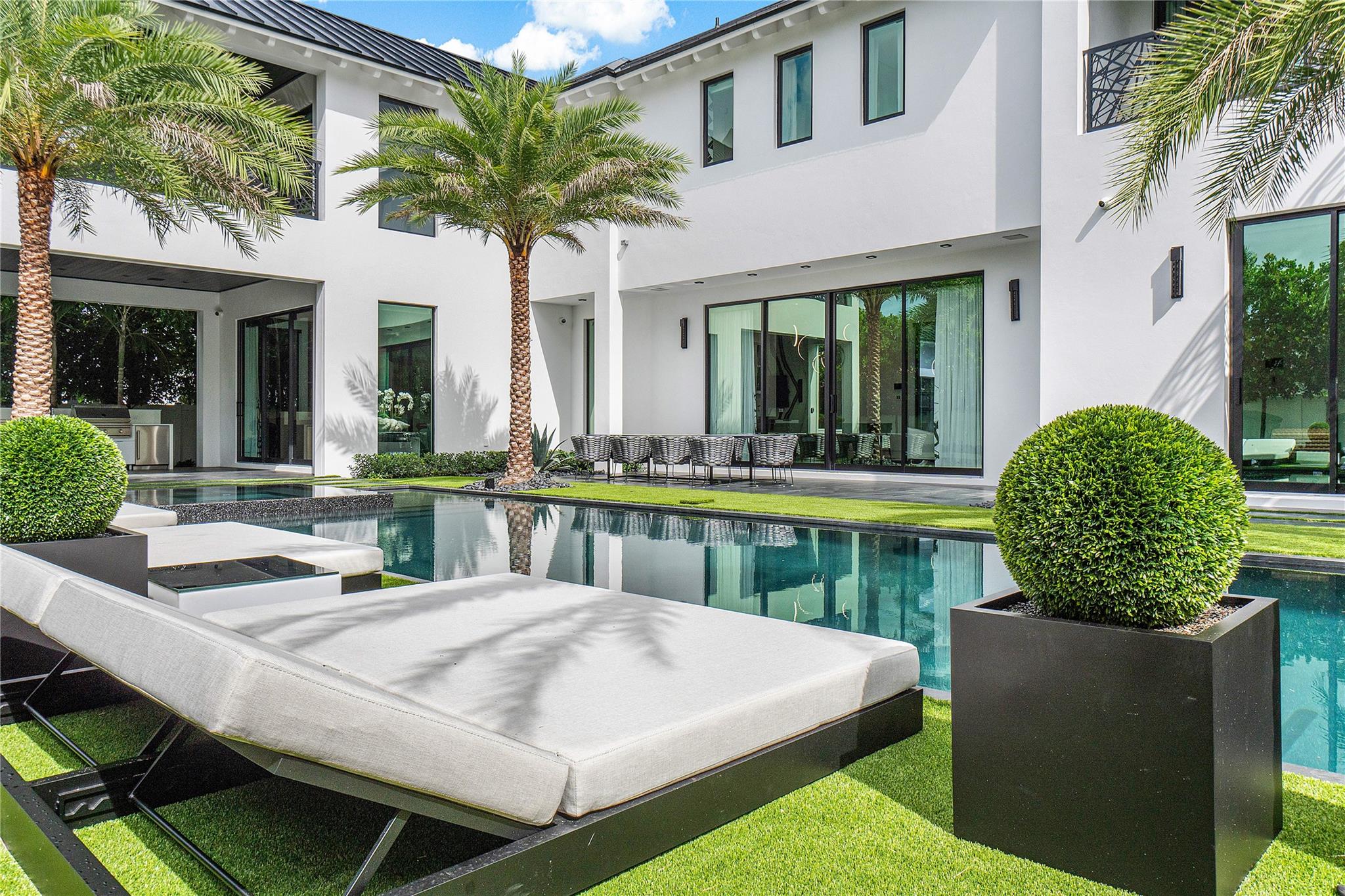202 NW 7th St