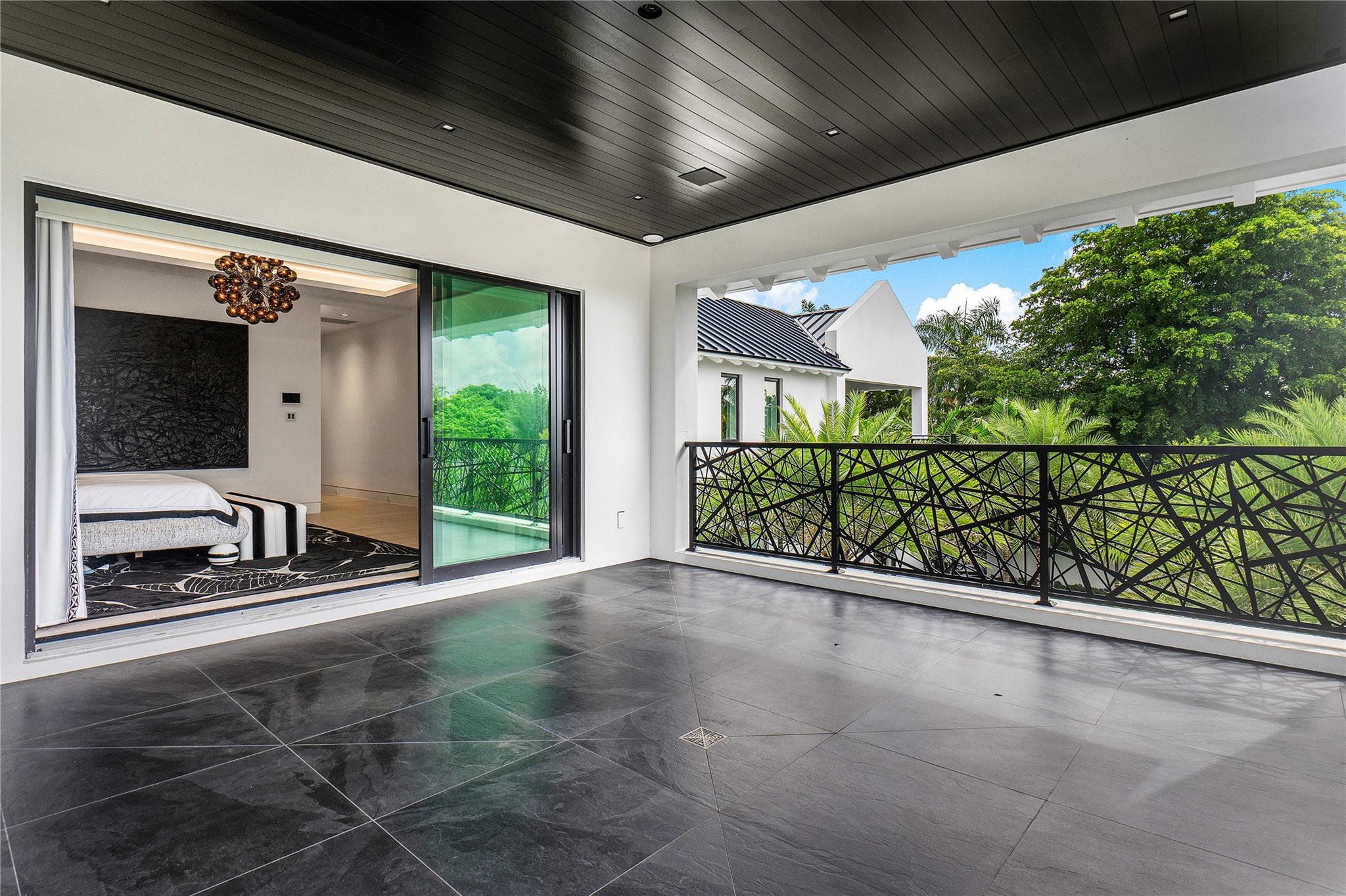 202 NW 7th St