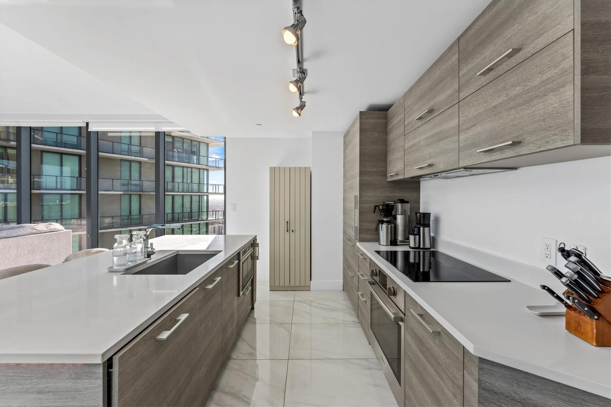 650 NE 32nd St 4501