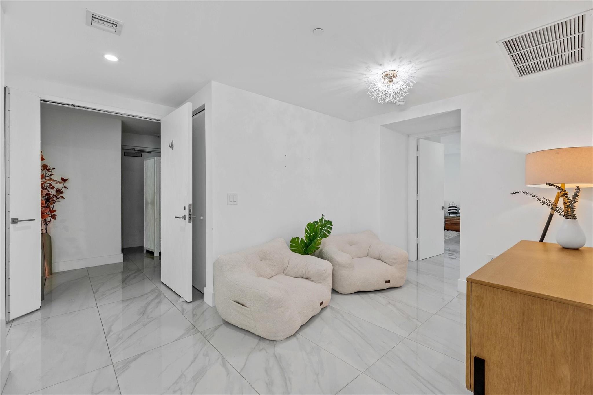 650 NE 32nd St 4501