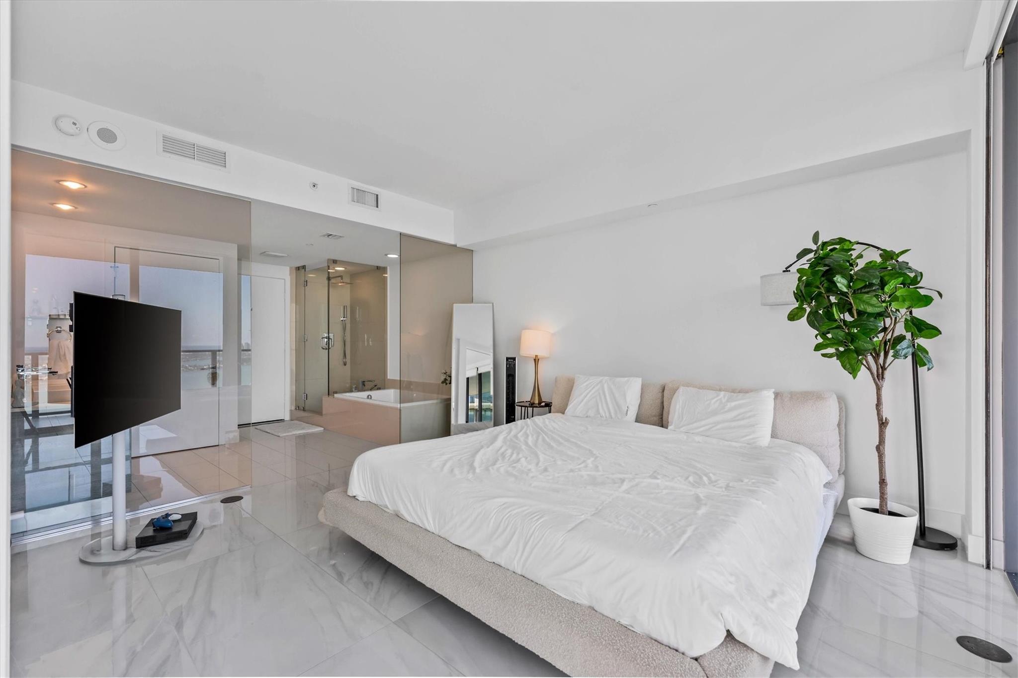 650 NE 32nd St 4501
