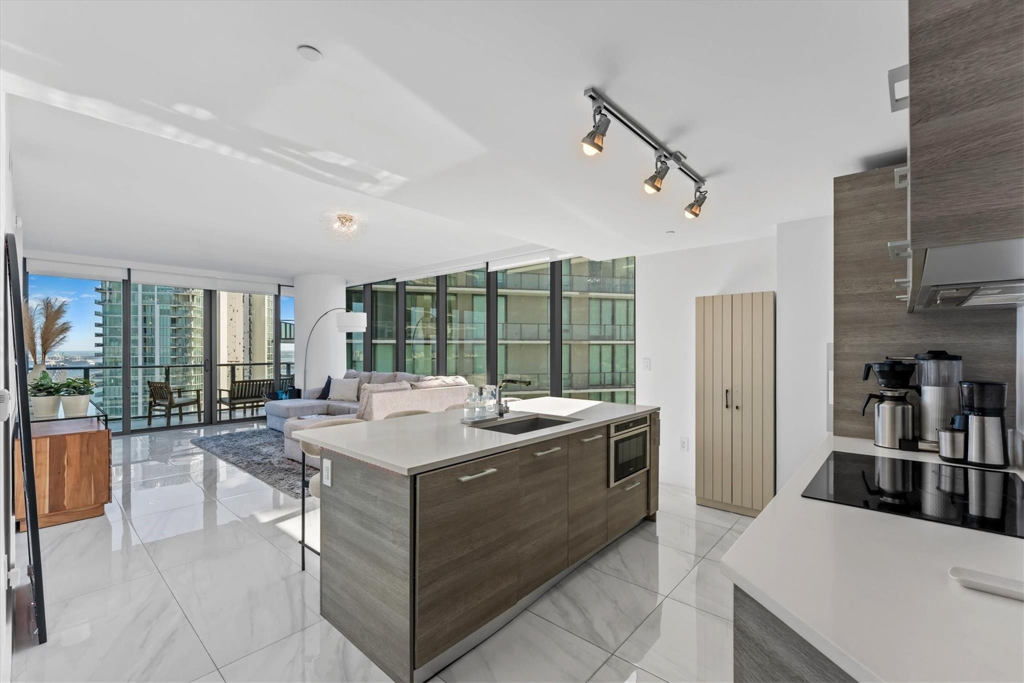650 NE 32nd St 4501