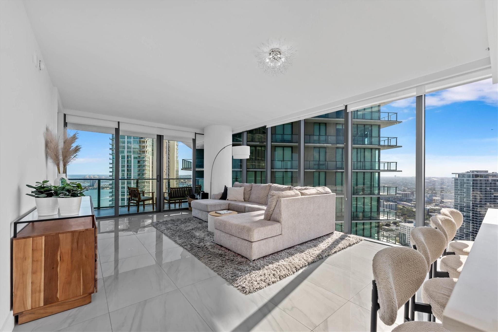 650 NE 32nd St 4501