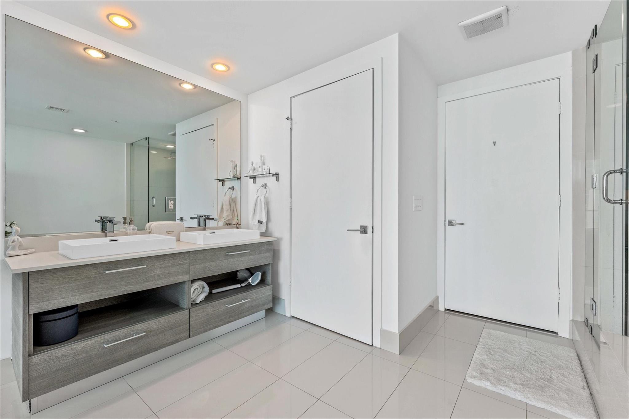 650 NE 32nd St 4501