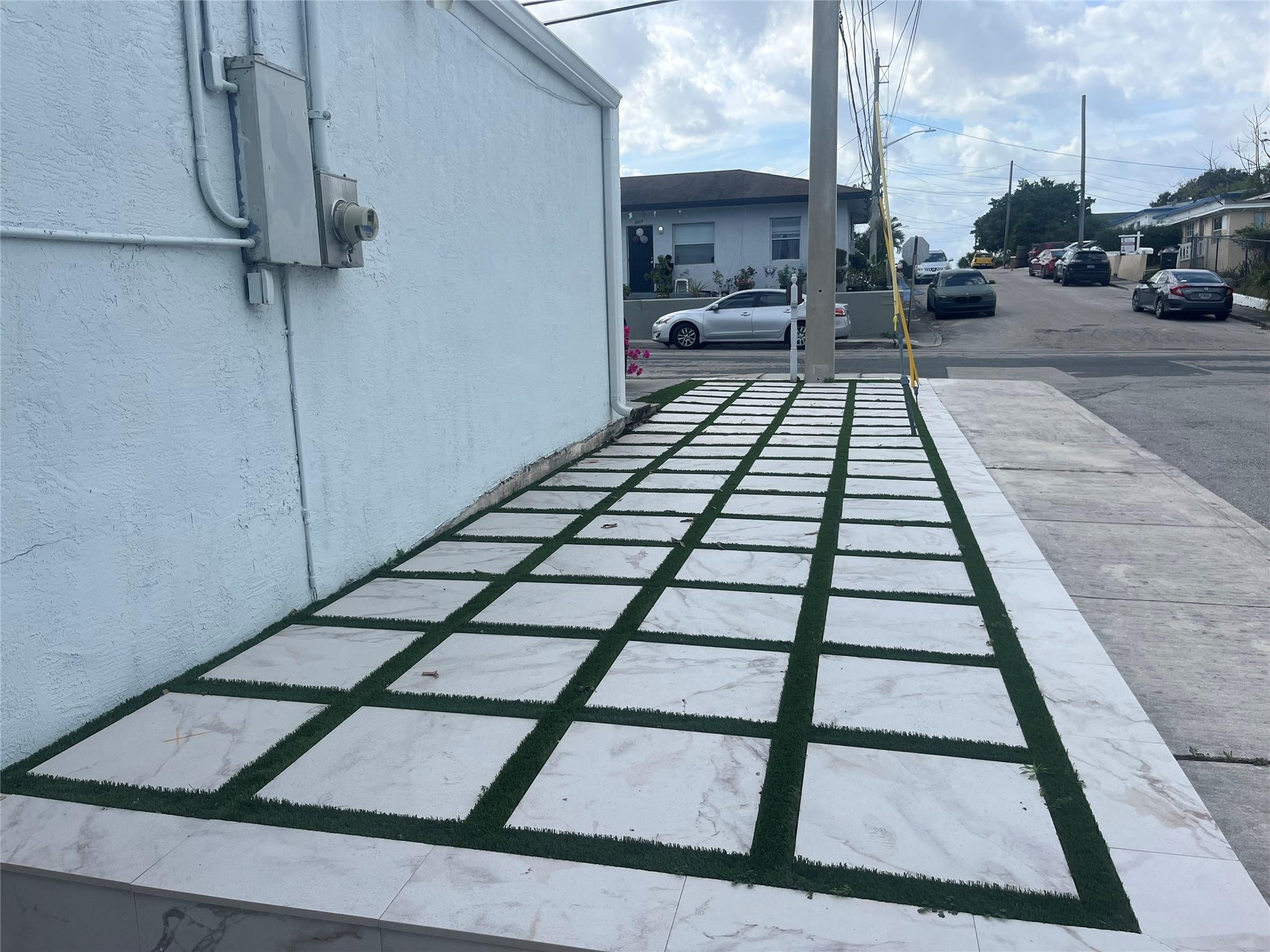 2014 Division Avenue