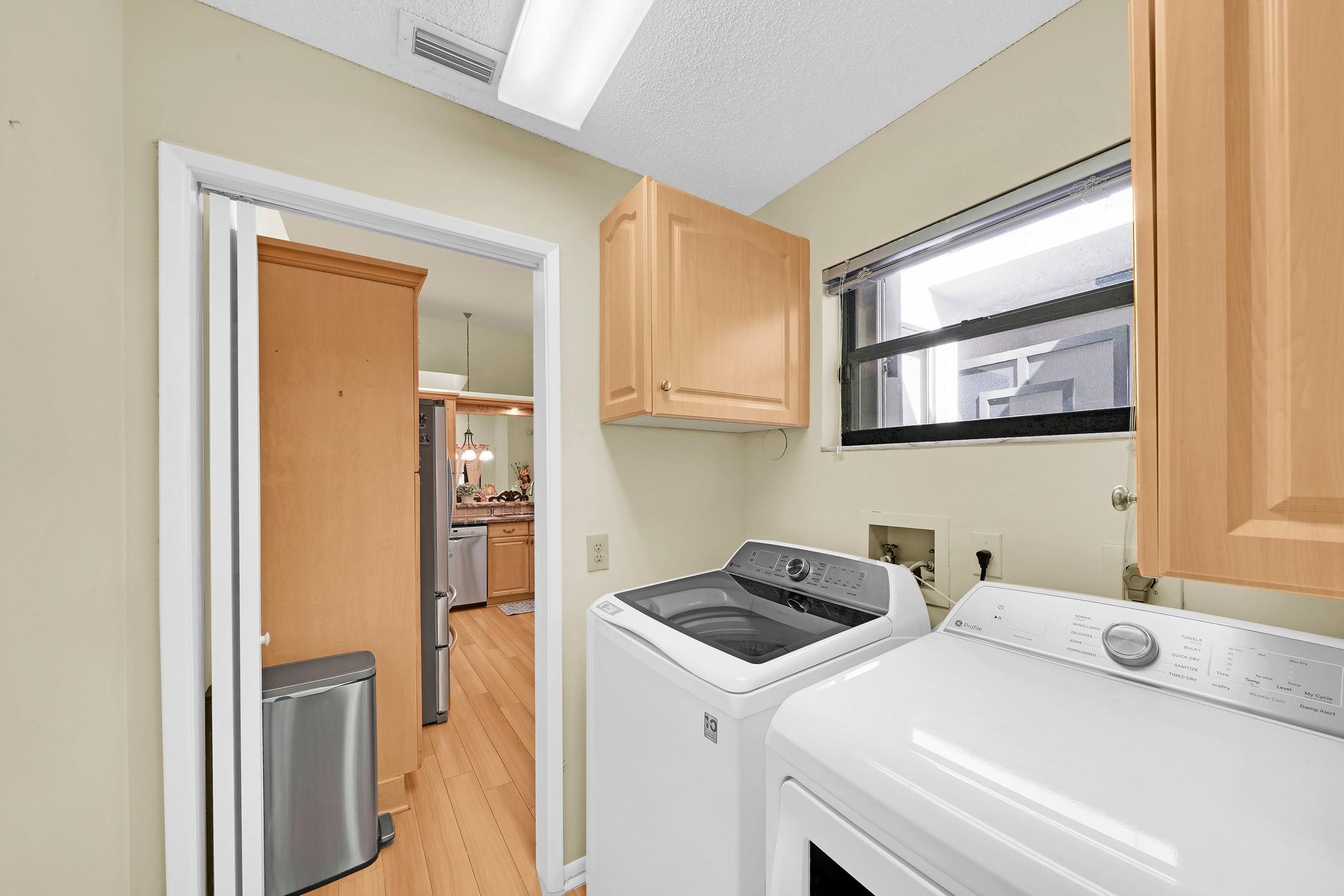 6125 Sunny Pointe Cir