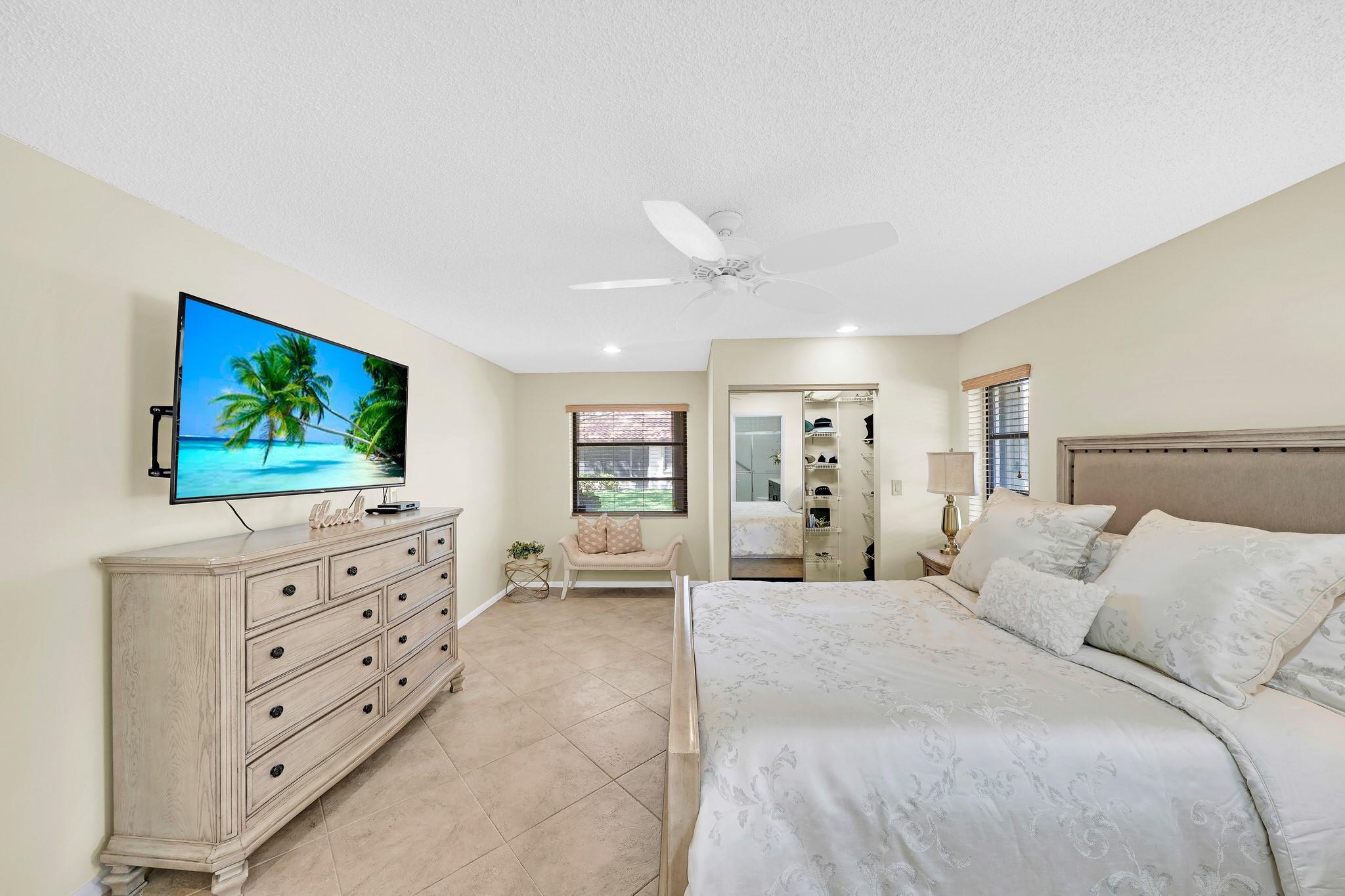 6125 Sunny Pointe Cir