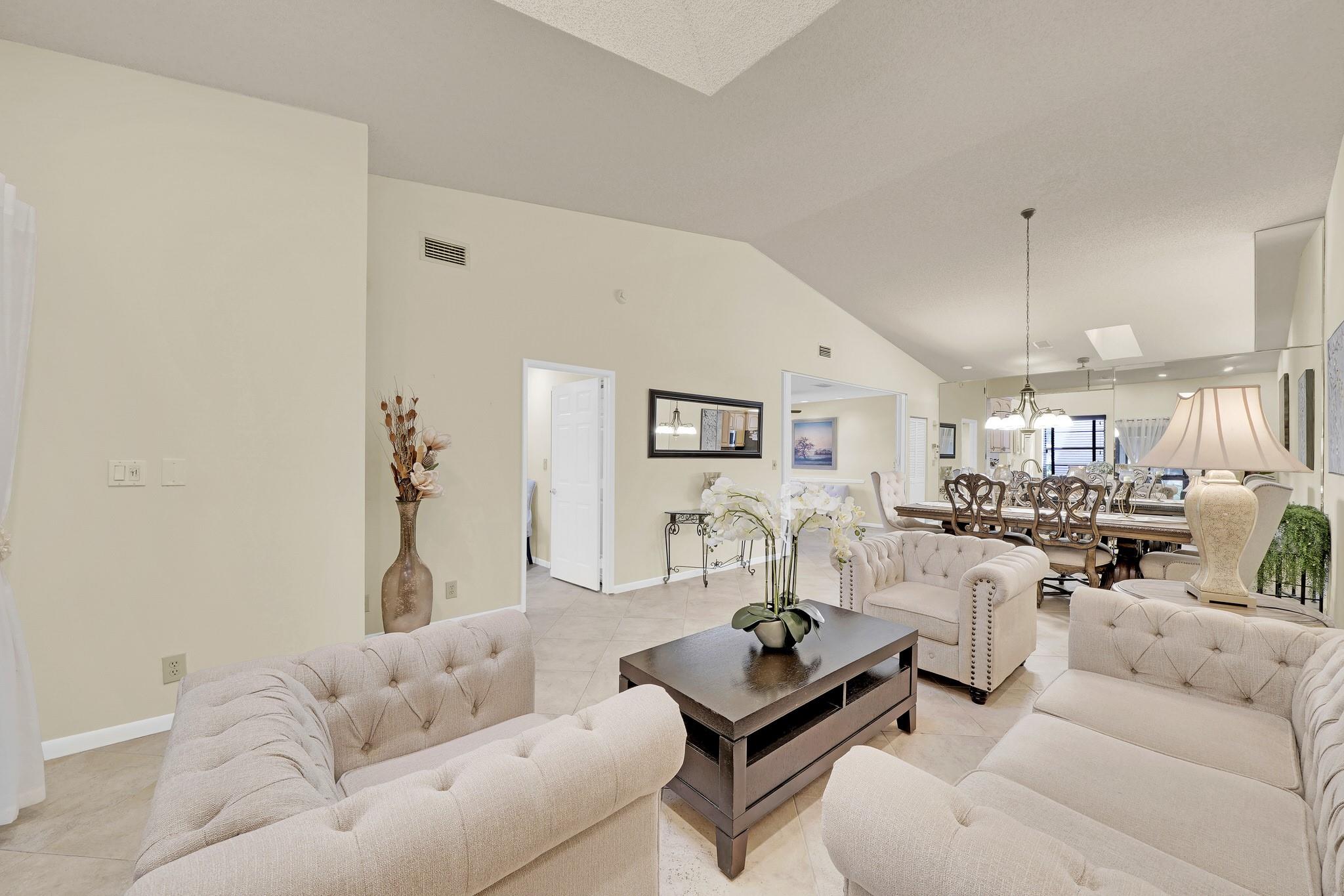 6125 Sunny Pointe Cir