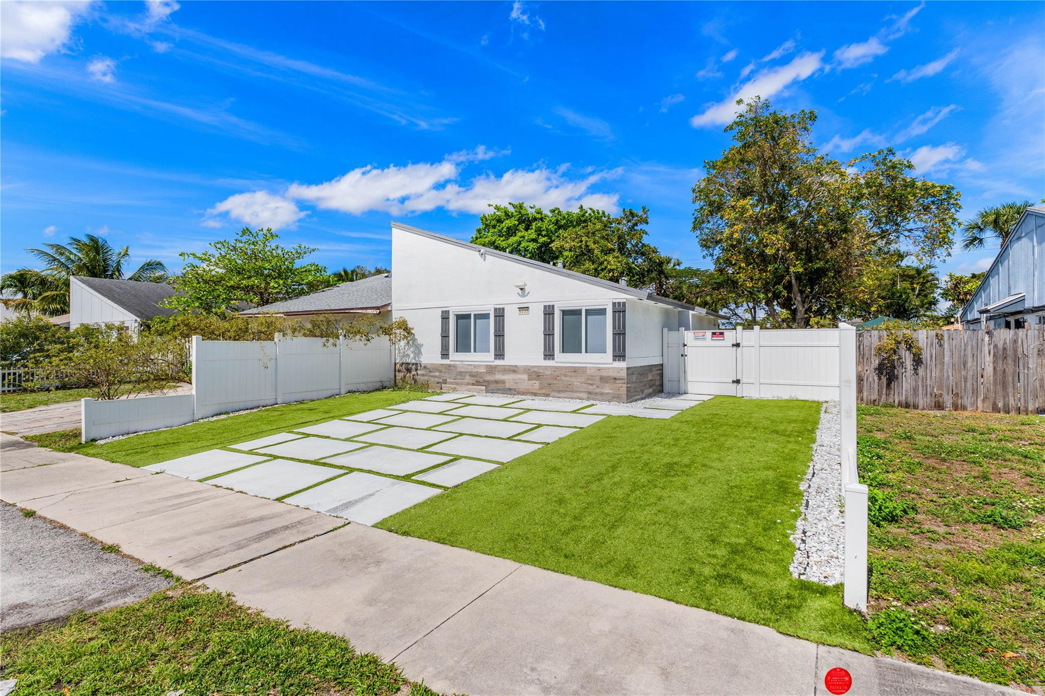 5235 NW 6th Ct