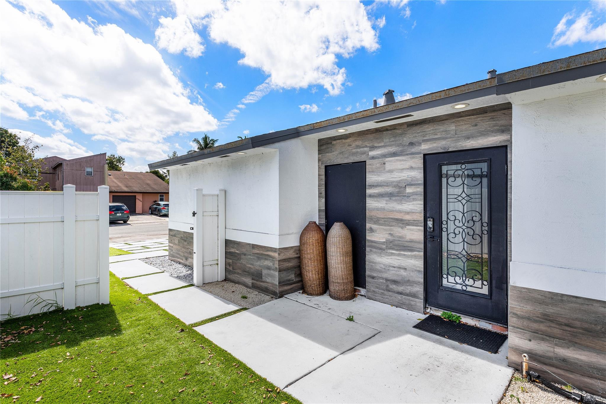 5235 NW 6th Ct