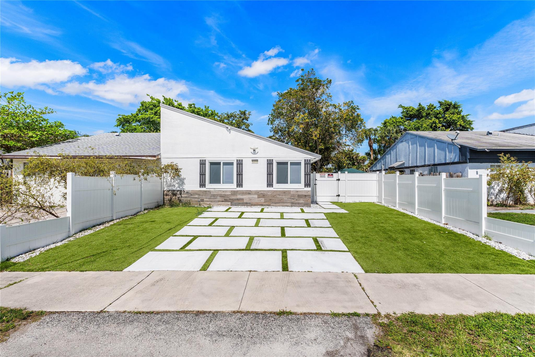 5235 NW 6th Ct