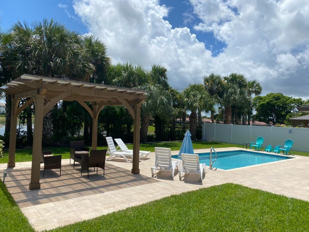 1050 NW 45th St