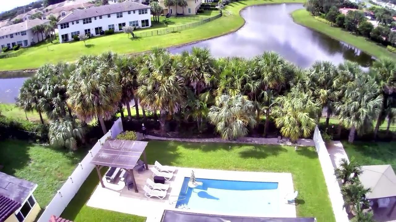 1050 NW 45th St