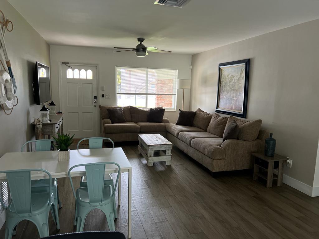 1050 NW 45th St