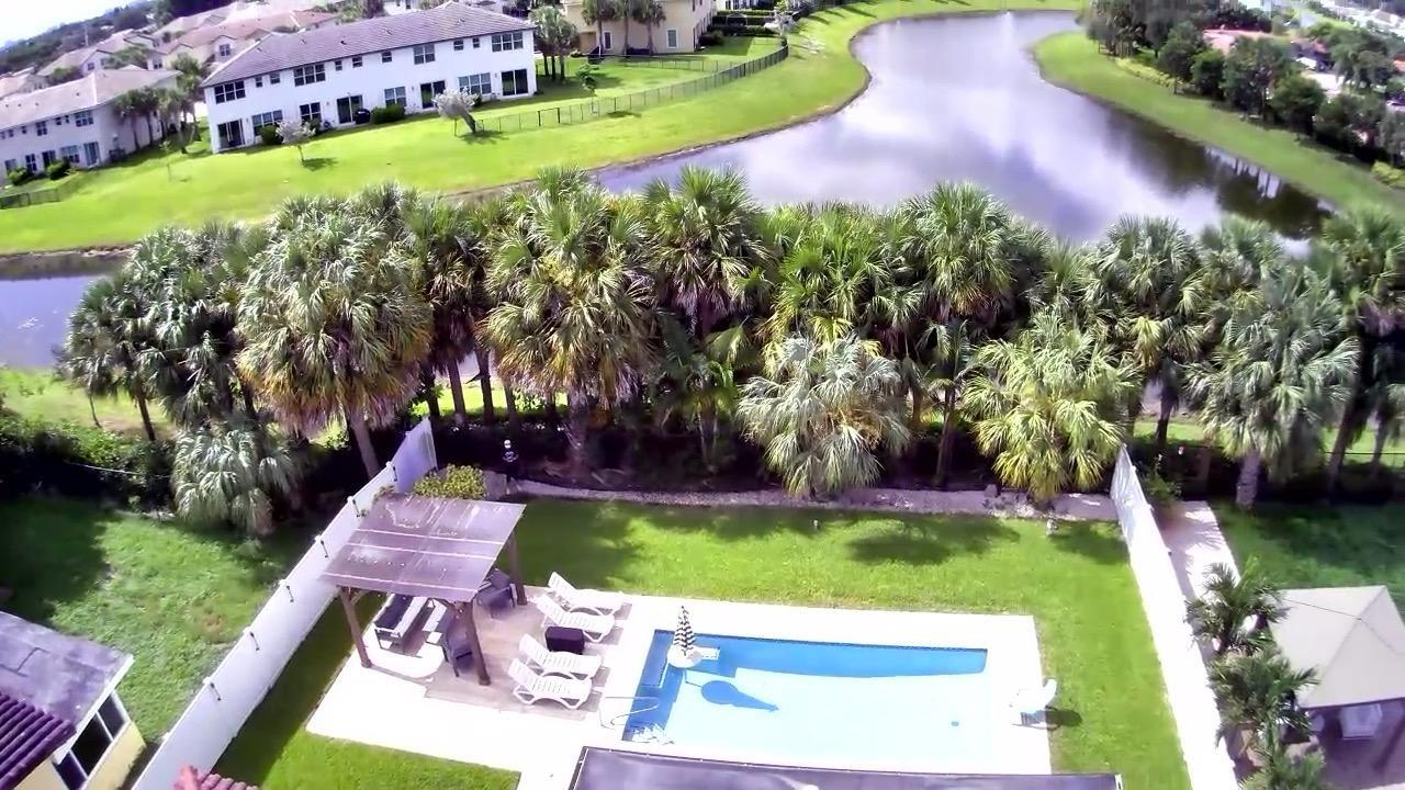 1050 NW 45th St