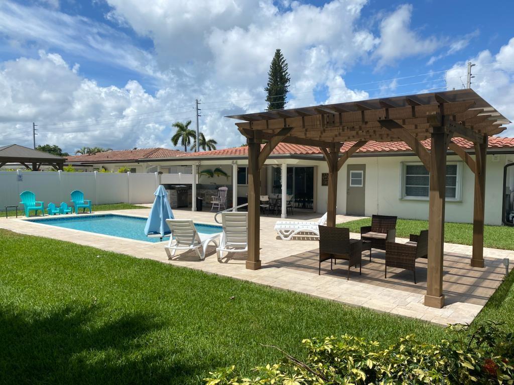 1050 NW 45th St