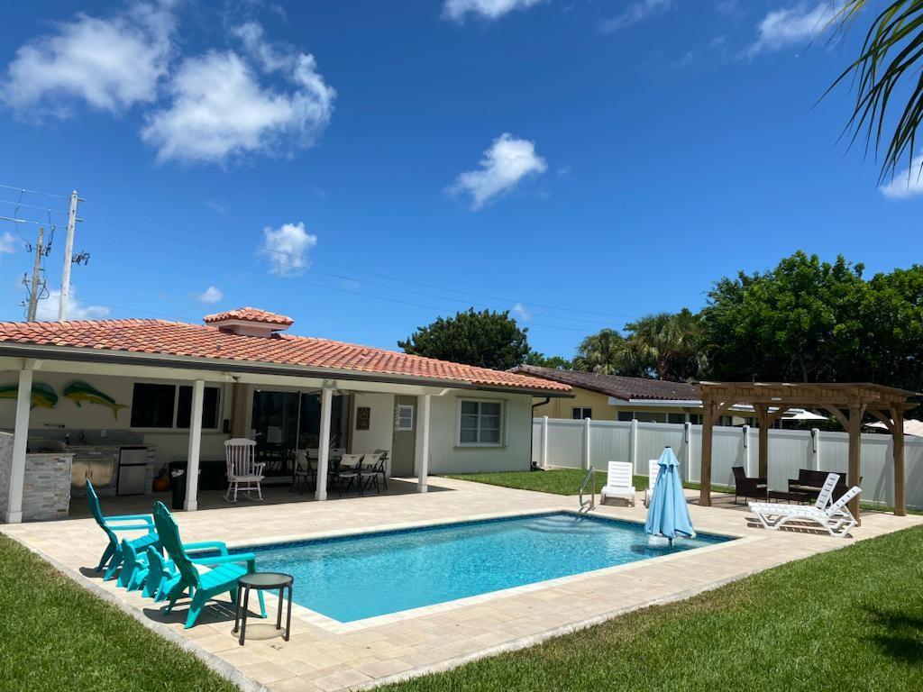 1050 NW 45th St