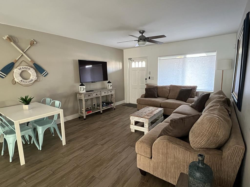 1050 NW 45th St