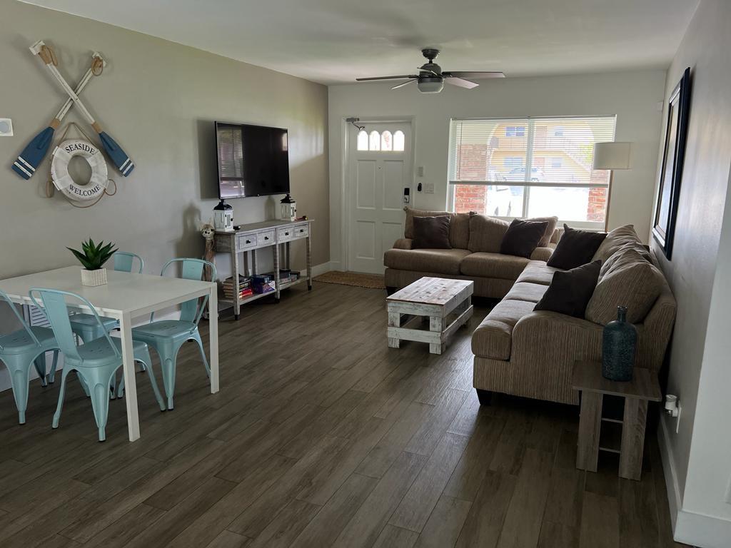 1050 NW 45th St