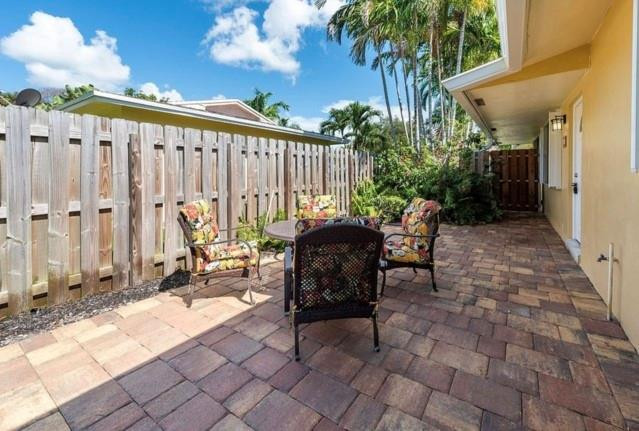 842 SW 12th Court 844