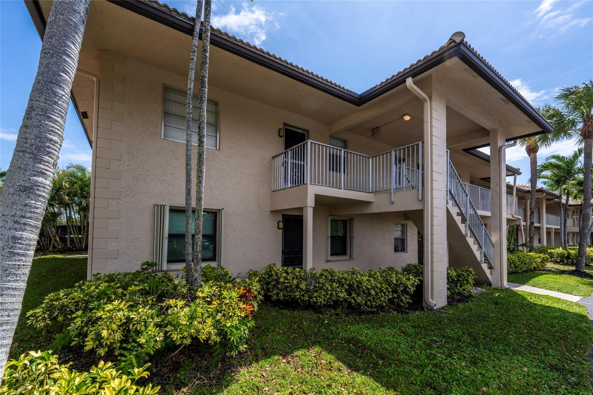 5541 Lakeside Drive 201