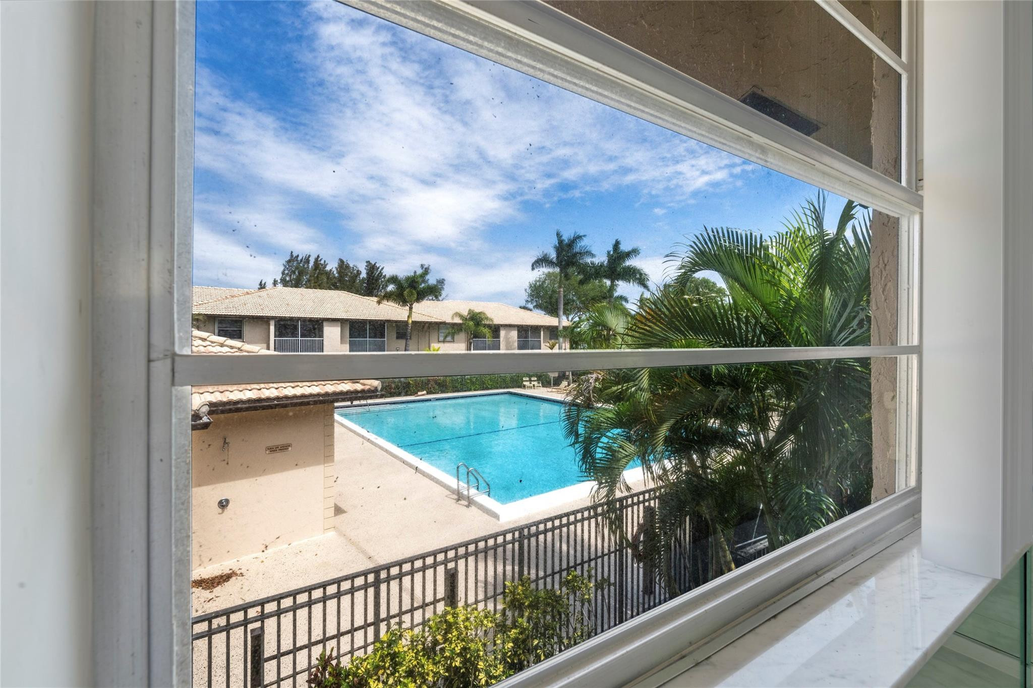 5541 Lakeside Drive 201