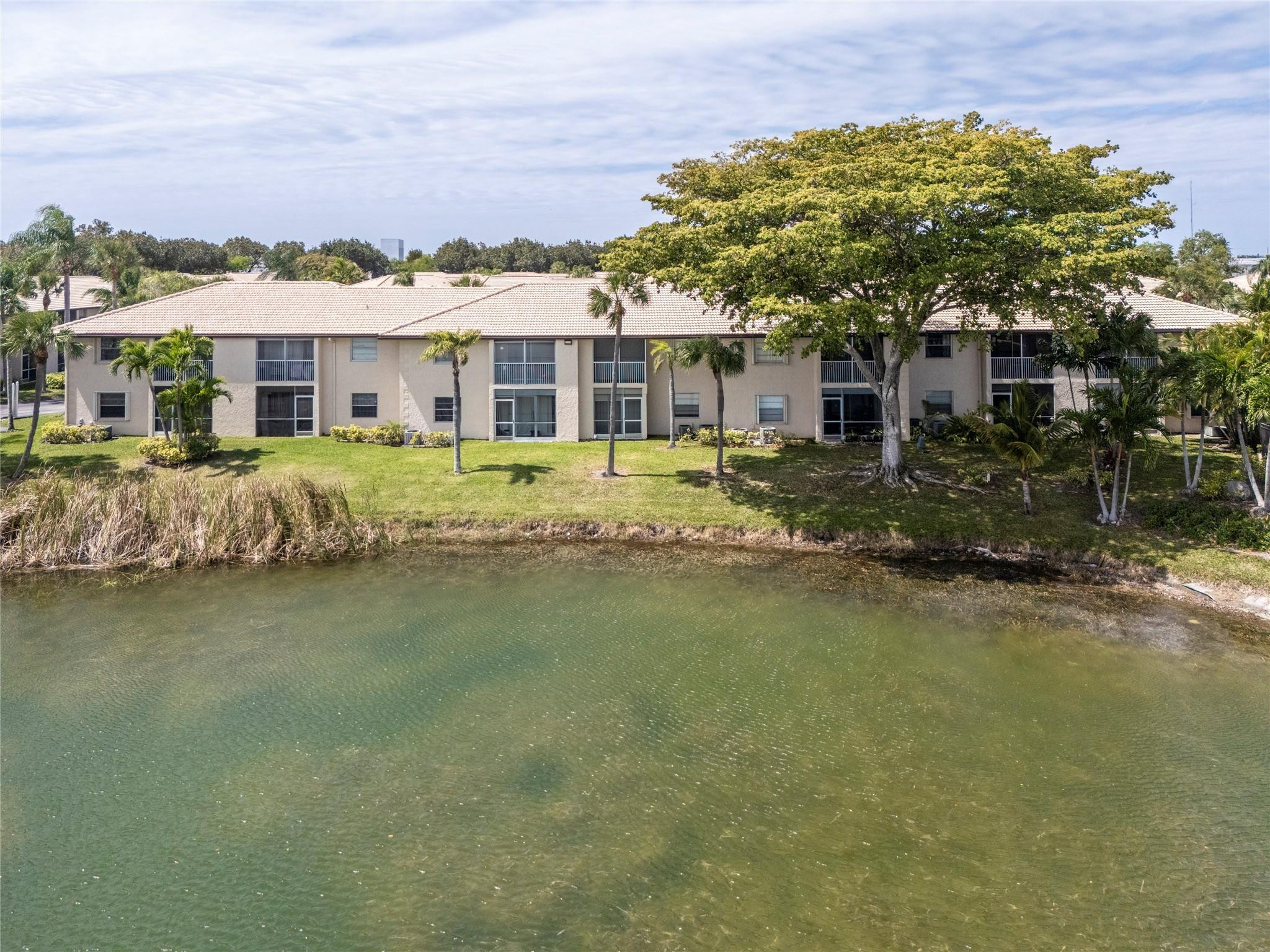 5541 Lakeside Drive 201