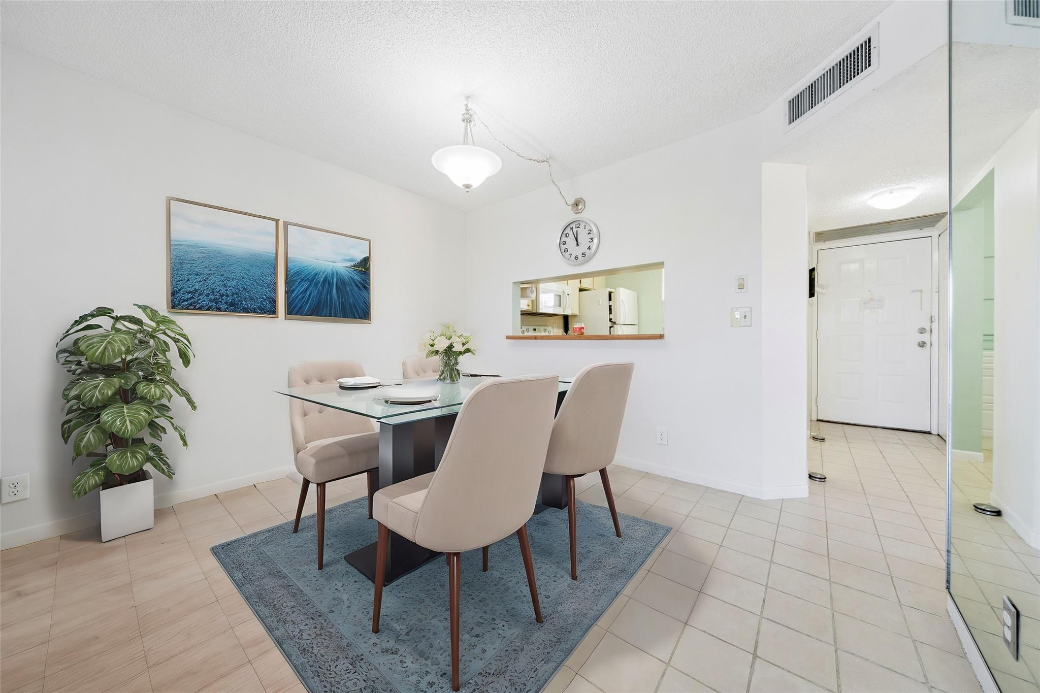 5541 Lakeside Drive 201