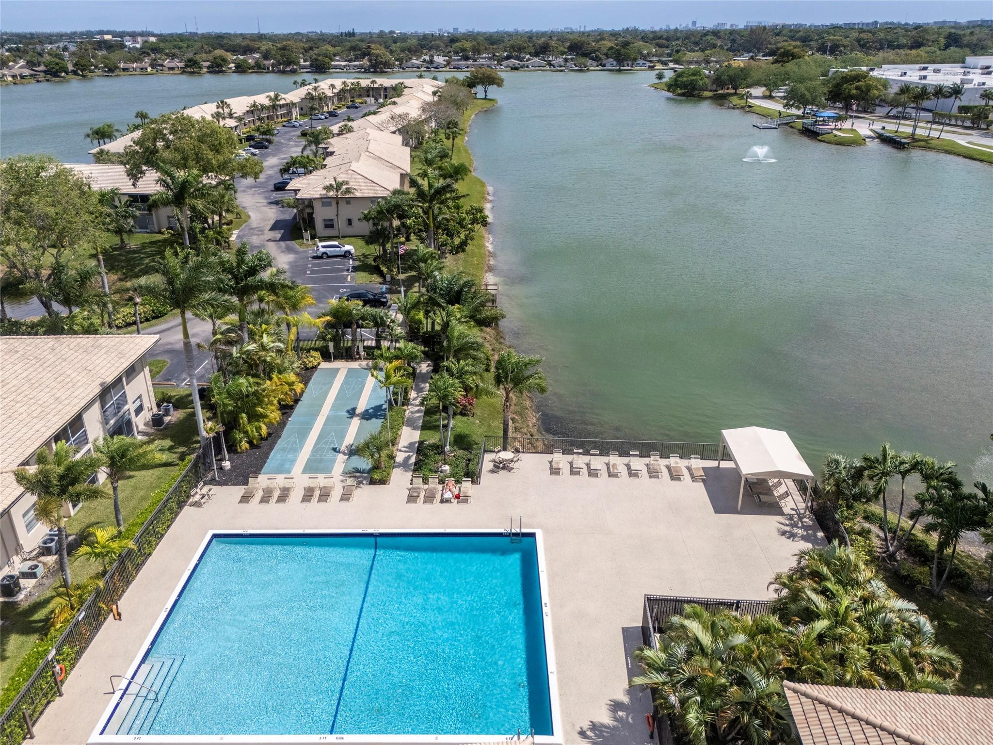 5541 Lakeside Drive 201