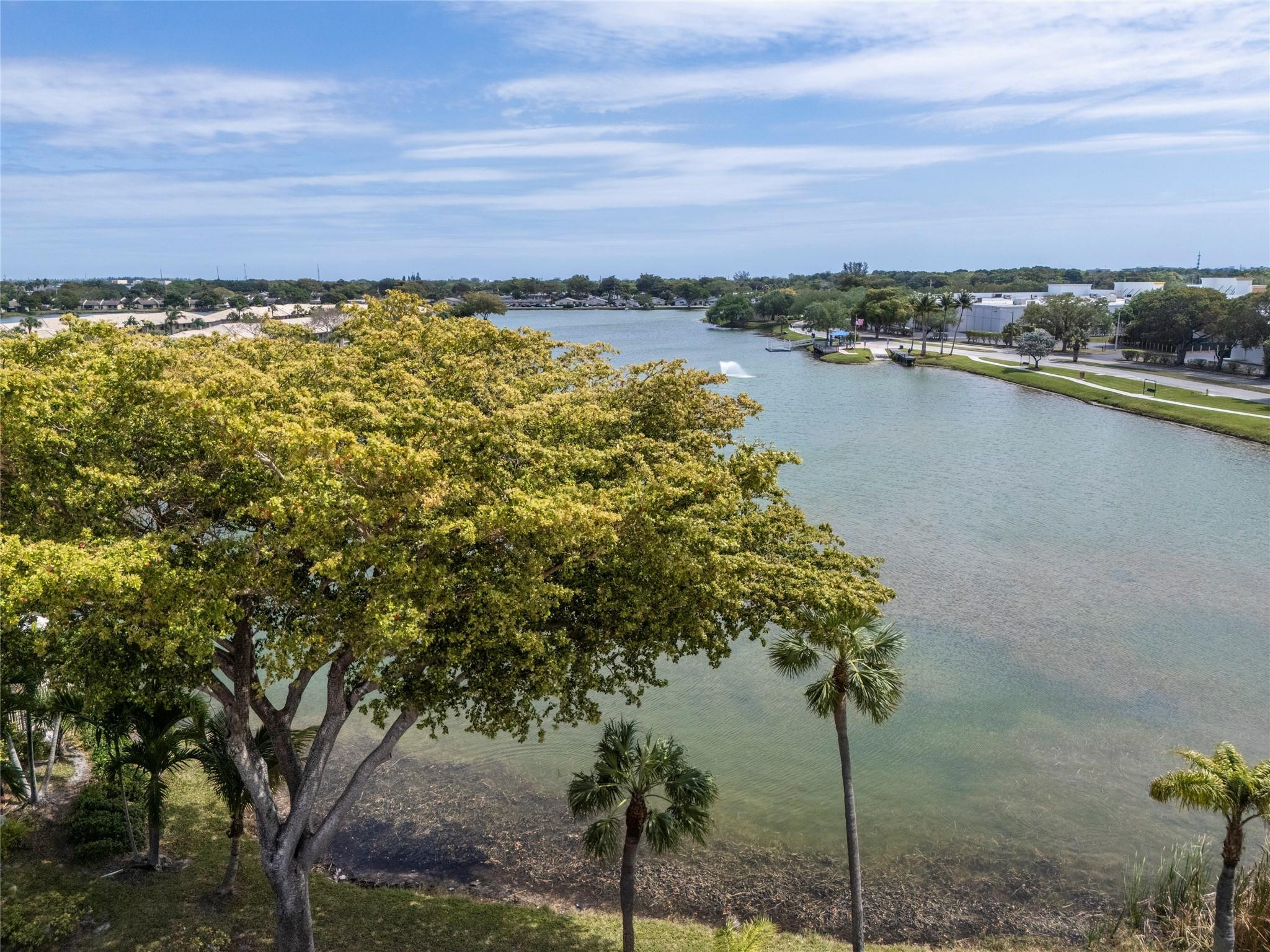 5541 Lakeside Drive 201