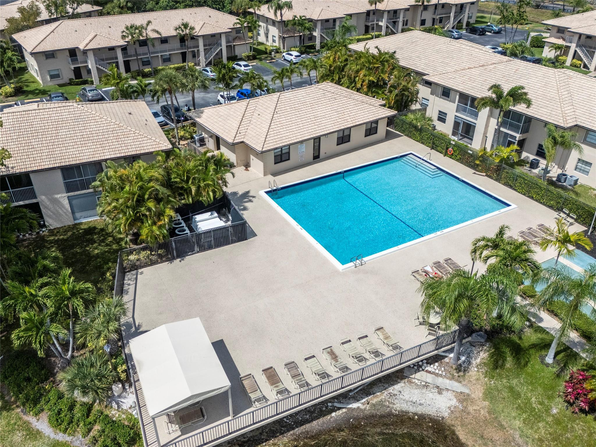 5541 Lakeside Drive 201