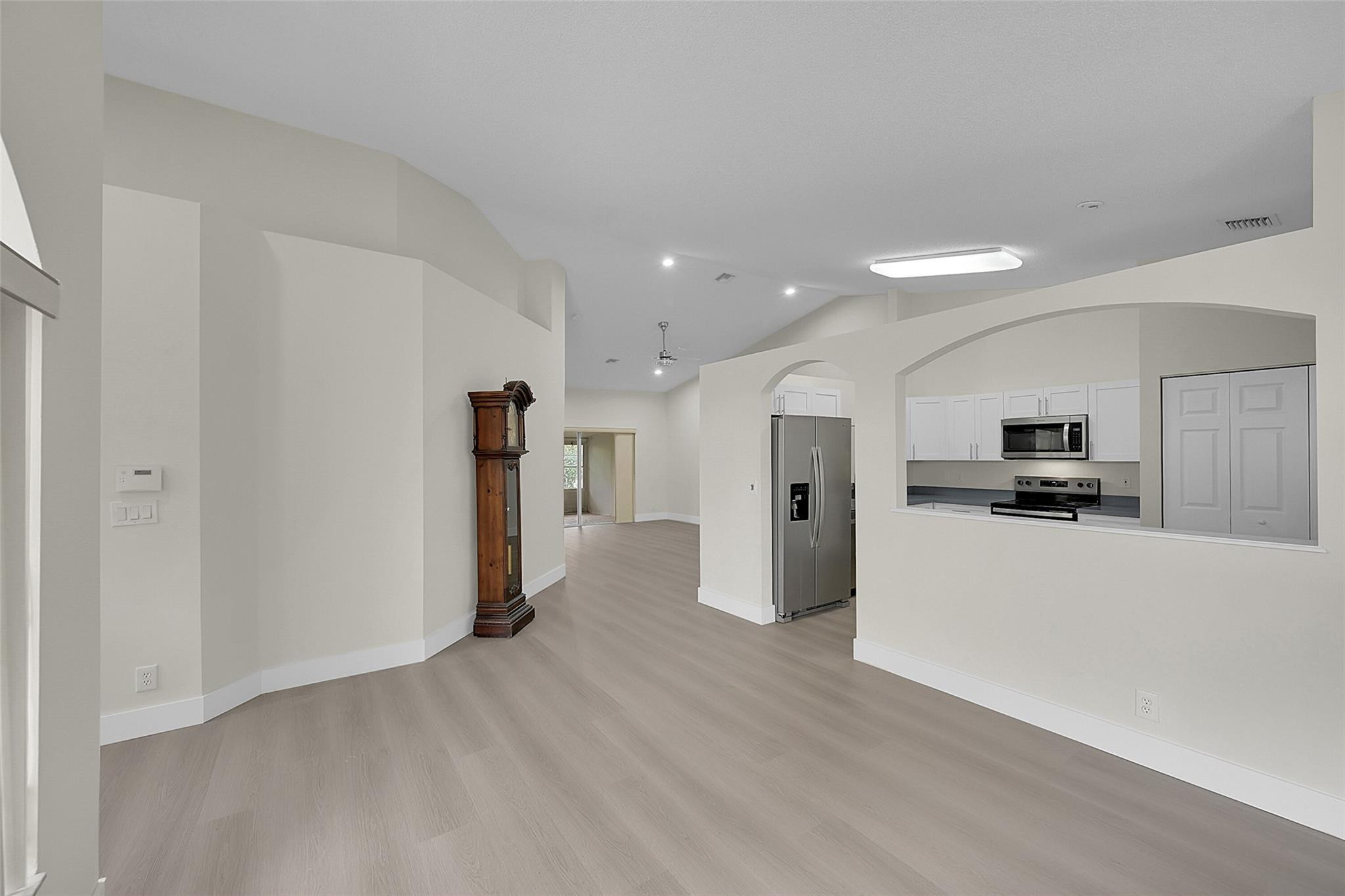 6141 Heliconia Rd