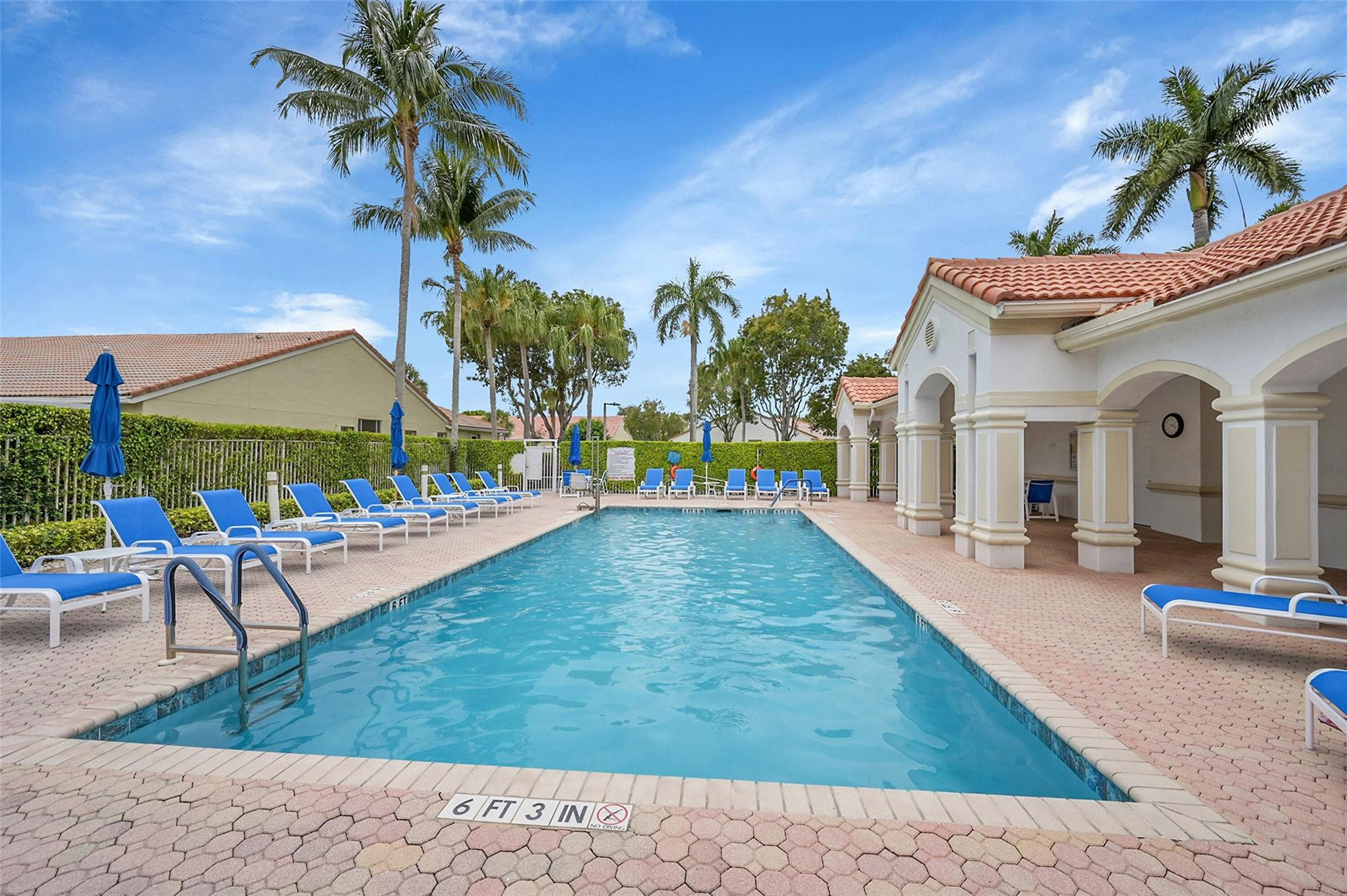 6141 Heliconia Rd