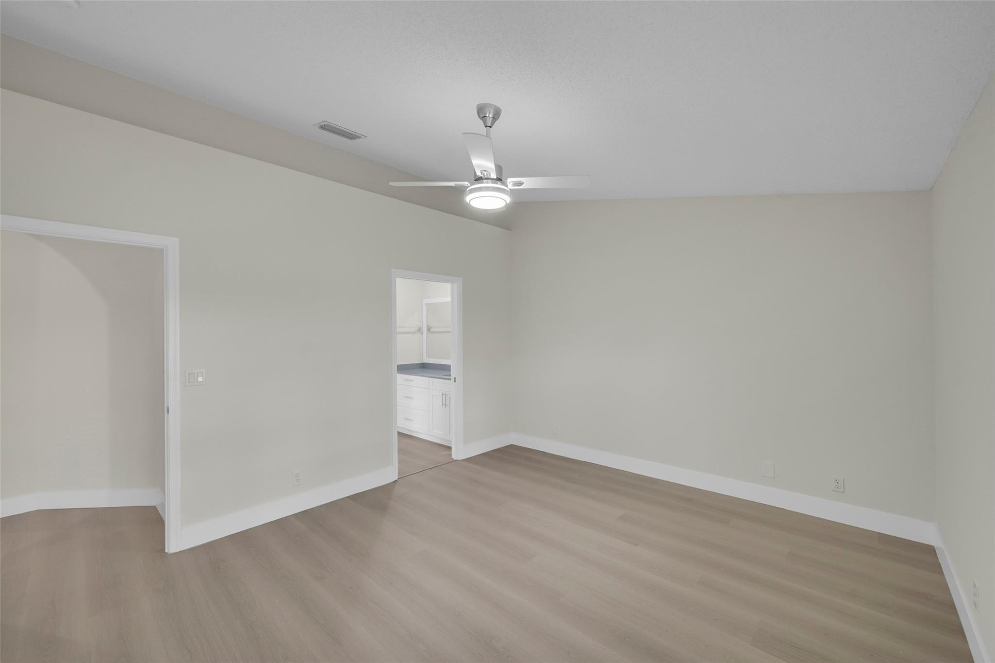 6141 Heliconia Rd