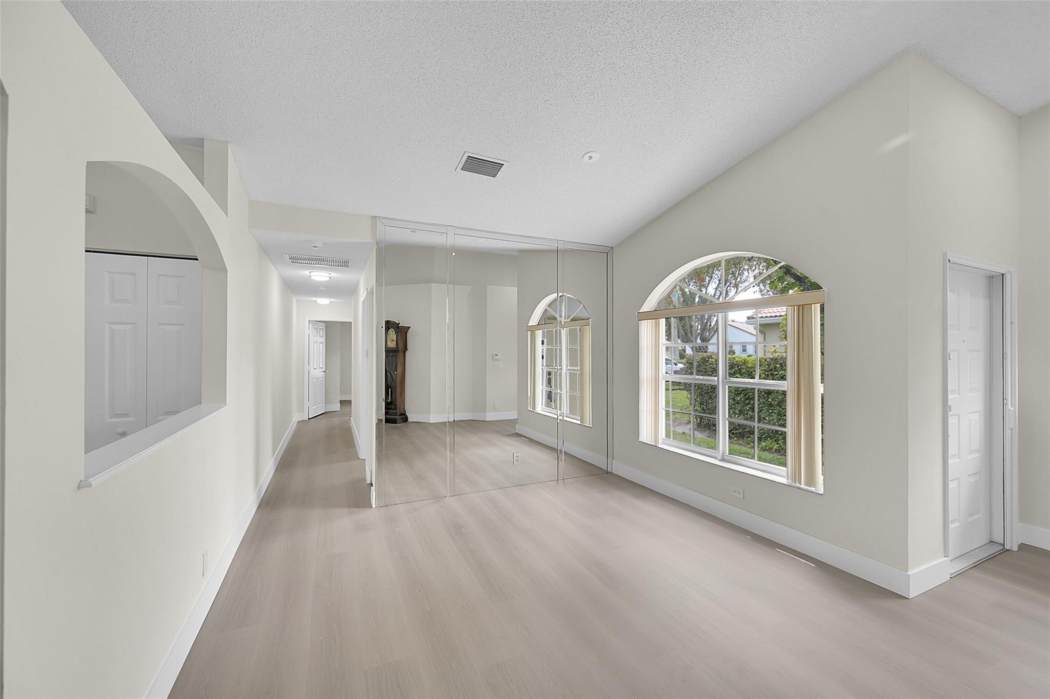 6141 Heliconia Rd