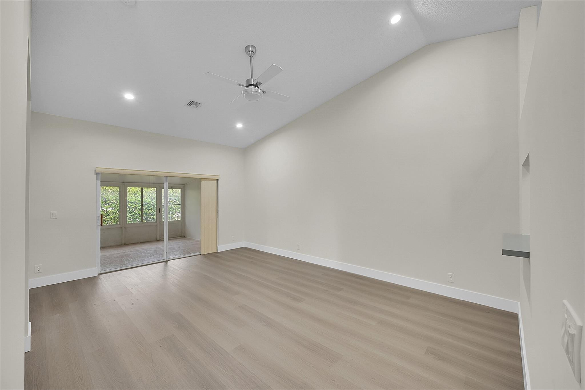 6141 Heliconia Rd