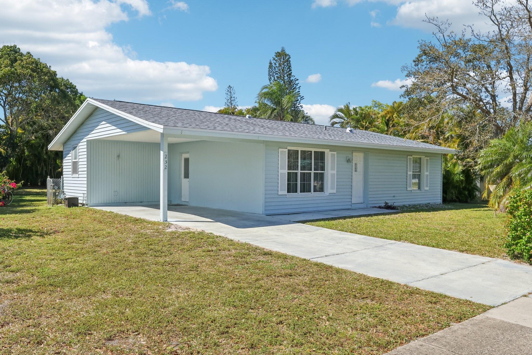 252 NE Floresta Dr