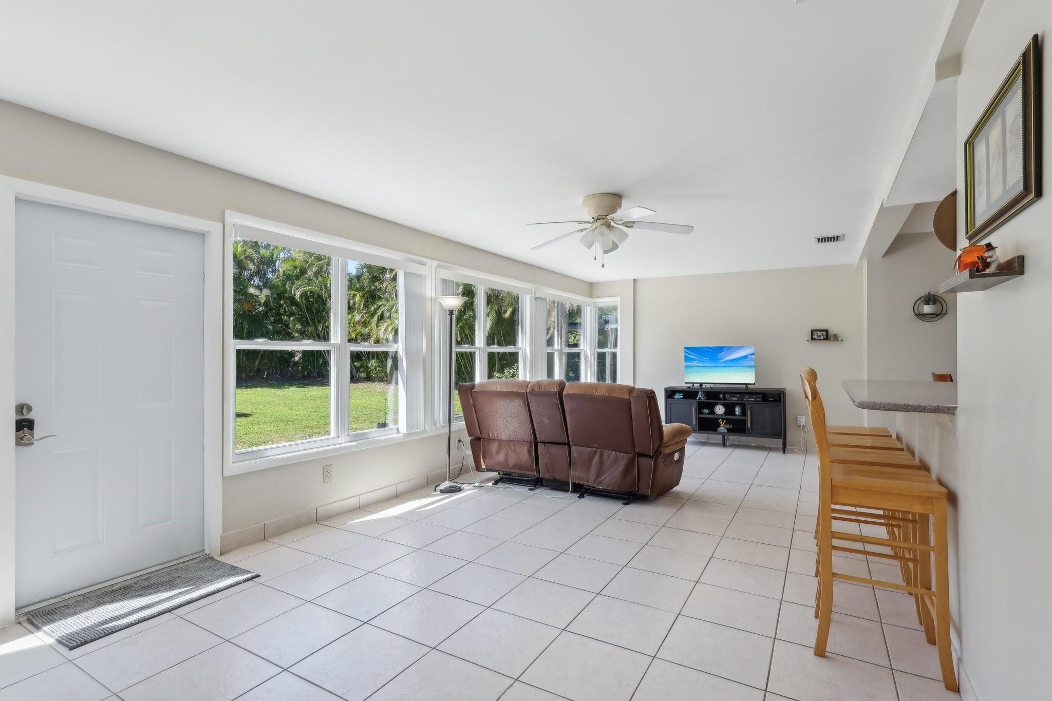 252 NE Floresta Dr