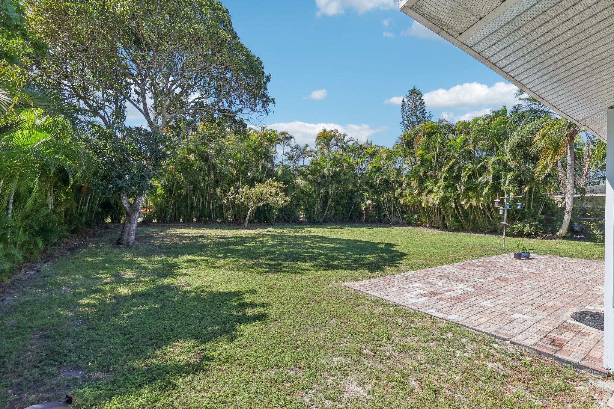 252 NE Floresta Dr