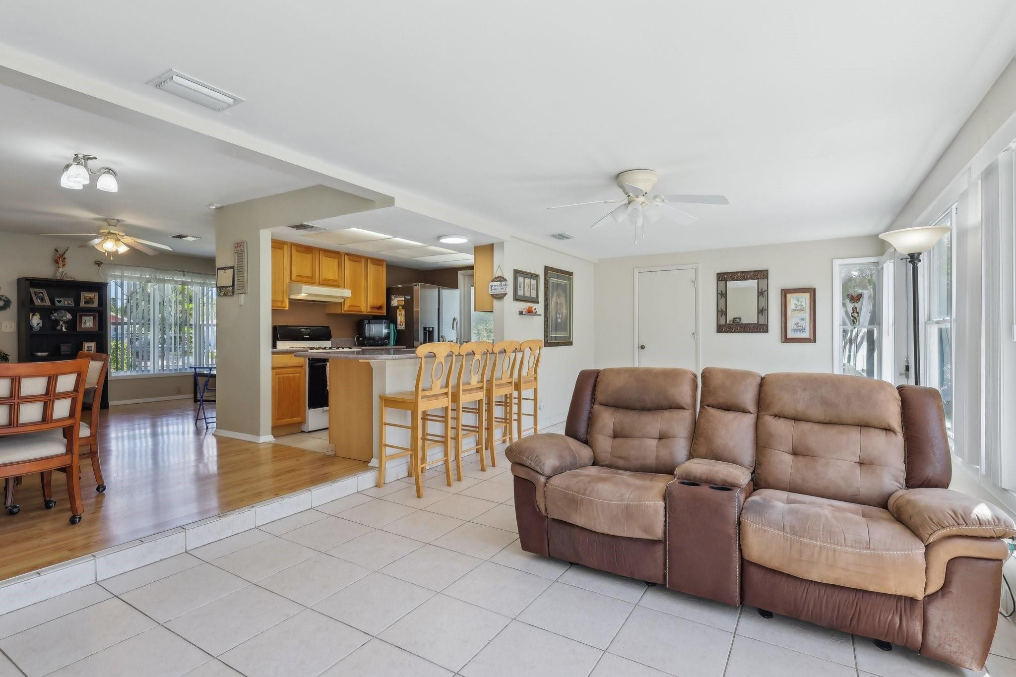 252 NE Floresta Dr