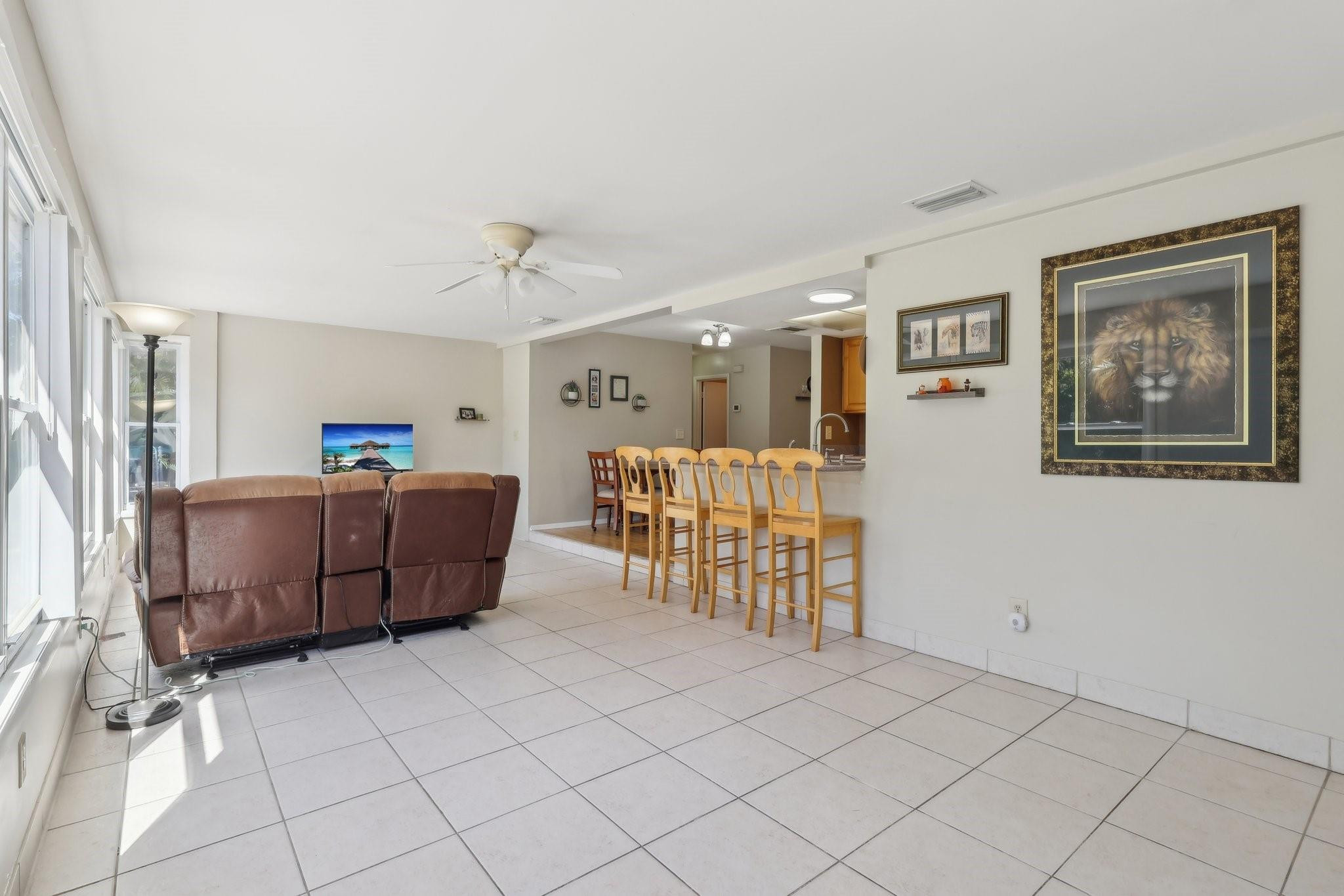 252 NE Floresta Dr