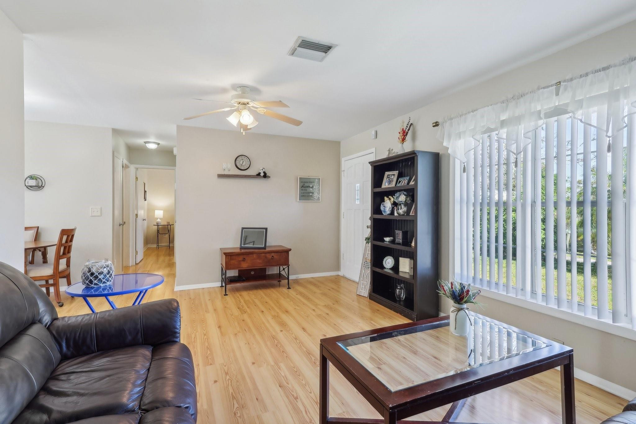 252 NE Floresta Dr